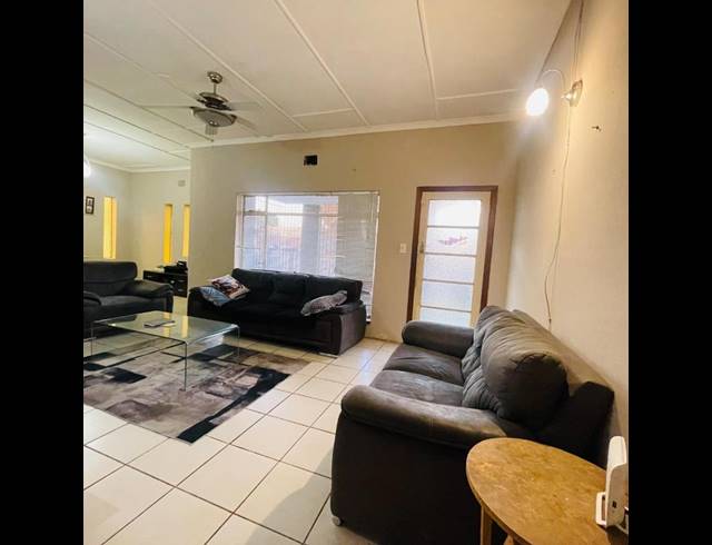 3 BEDROOM HOUSE FOR SALE IN PRIMROSE EAST